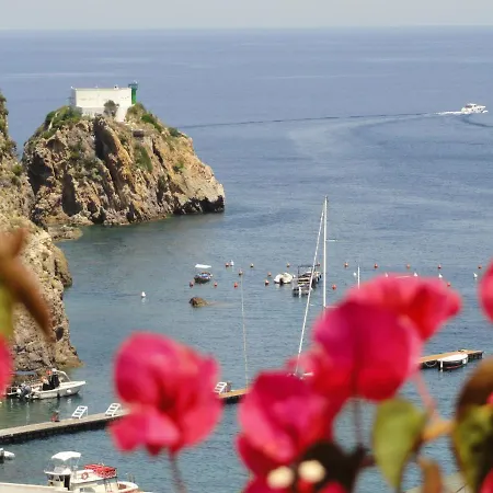 Cavadozza By Caseaponza It Ponza